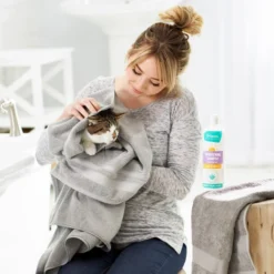 Frisco Brightening Cat & Dog Shampoo with Aloe 9 Frisco Brightening Cat & Dog Shampoo with Aloe -FRISCO Sales 192074 PT4. SY630 V1589487671