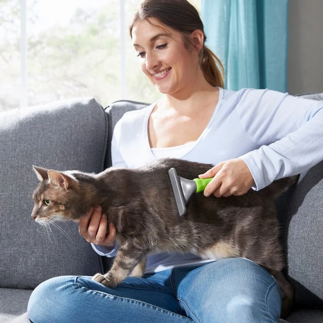 Frisco Deshedding Dog & Cat Brush 6 Frisco Deshedding Dog & Cat Brush - Image 4