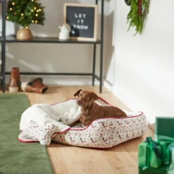 Frisco Holiberry Dog & Cat Bed & Gift Set