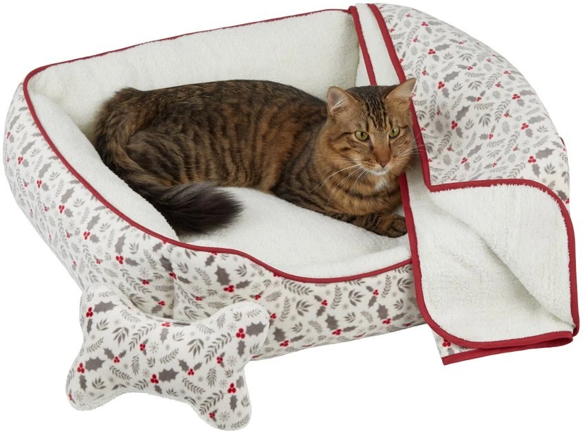 Frisco Holiberry Dog & Cat Bed & Gift Set 5 Frisco Holiberry Dog & Cat Bed & Gift Set - Image 3