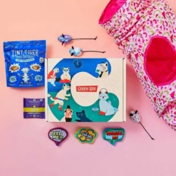 Goody Box||Frisco Goody Box Retro Toys & Treats + Frisco Multi-Cat Unscented Clumping Clay Cat Litter, 40-lb -FRISCO Sales 338805 PT2. SY630 V1635913742